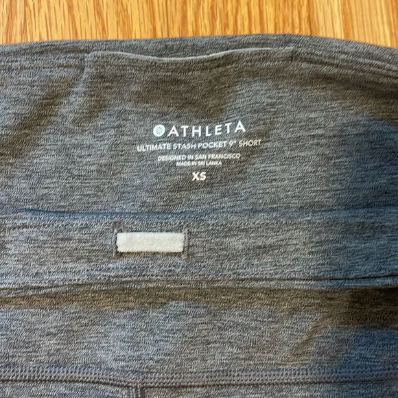 Athleta Women’s Gray Ultimate Stash Pocket 9” Short - Picture 3 of 6